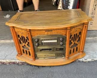 Sylvania SRCD822 Multimedia Record Player