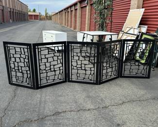 Freestanding 5-Panel Folding Metal Pet Gate