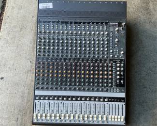 Mackie Onyx 1640 16-Channel Analog Mixer
