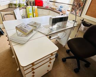 Bernina B 750 Quilters Edition sewing machine and sewing table