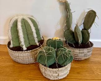35 Setof3StuffedFabricCactusSculptureswBasketStyleBases
