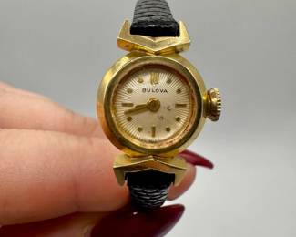 61 PetiteVintage14KGoldBulovaWomensWatchwLizardBand