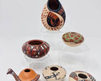 127 NewMexicoZuniTribeMiniaturePotsSandiaPeynetsaMoraAcosta