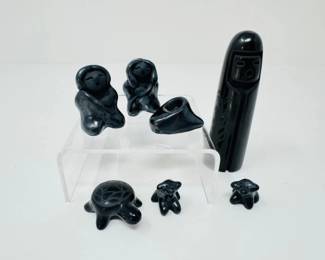 103 SantaClaraPuebloBlackPotteryMiniaturesFiguresSomeSigned