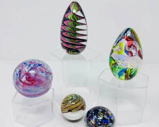97 BlownGlassPaperweightsSculpturesSomeSigned