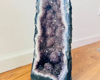 27 LargeAmethystCathedralGeodeGalaxyLikeCrystalPattern