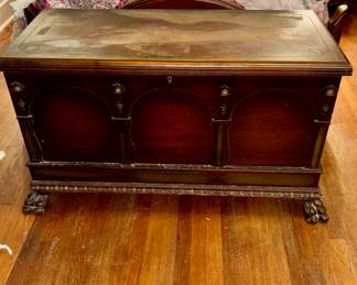 Hope chest 