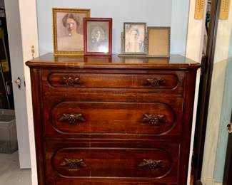 Davis and Co cheer of drawers