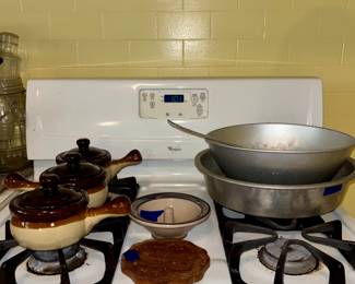 Aluminum kitchen and stoneware 