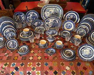 Swooning over all of the BLUE WILLOW China! This pattern was created in England in the late 18th century, inspired by hand-painted Chinese porcelain. 