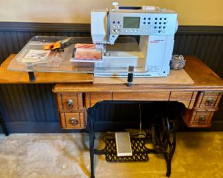 Bernina Aurora 430 Computerized Sewing Machine. 