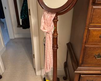 standing mirror