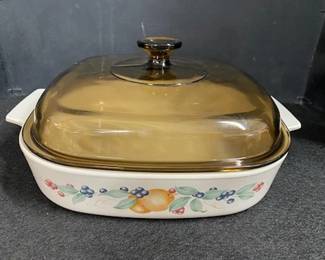 Med. Corning Ware Casserole Dish w/Lid