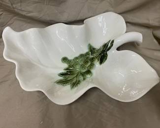 Hull Tokay Leaf Shaped Serving Dish