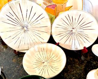 Pier One "Beige Starburst" service for 8