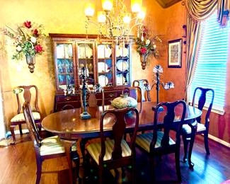 Outstanding dining set by Ethan Allen
