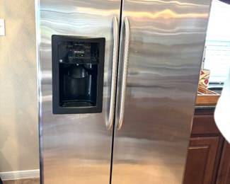 GE stainless fridge