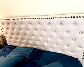 Queen Tufted linen headboard with 4 Drawers & Matress