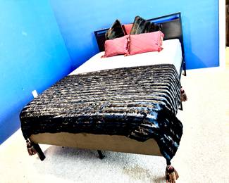 Metal headboard platform queen bed