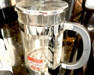 Cold press coffee maker