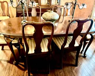 Oval table with leaves