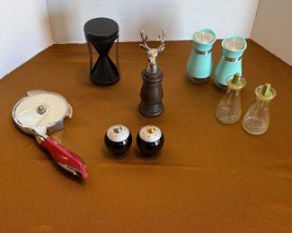 Salt and Pepper Shakers, Cuisinart Pizza Cutter, Spiralizer