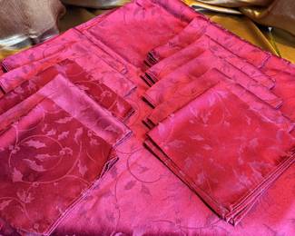 Large Holly Pattern Table Cloth and Napkins 