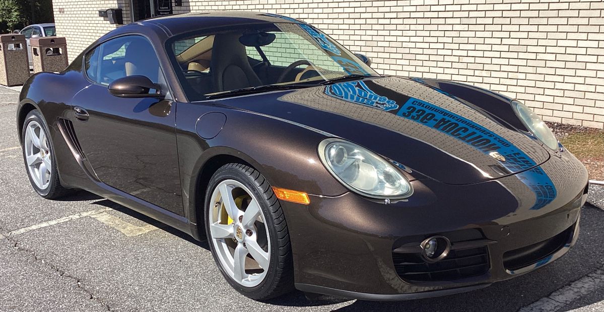 2008 Porsche Cayman Type 987 VIN: WP0AA29868U761836 Miles: 81558 Engine: 2.7 LITER Color: CHOCOLATE METALLIC FLAKE 2008 PORSCHE CAYMAN TYPE 987 COUPE 2.7L MID ENGINE, 5 SPEED MANUAL TRANSMISSION, REAR WHEEL DRIVE, POWER WINDOWS, LOW MILES, CHEETAH PRINT HEADLINER, CHOCOLATE METALLIC FLAKE PAINT, BOSE SOUND SYSTEM, GOOD TIRES, GOOD RUNNING CONDITION, SMALL 2in DING ON FRONT PUMPER,