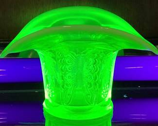 1989 FENTON VASELINE URANIUM GLASS BUTTERFLY VASE, 3in H