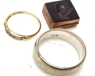 14kt GOLD GROUP, 14.9g, WHITE GOLD MENS RING S SIZE10, ONYX LOCKET & LADIES RING, 14.9 GRAMS