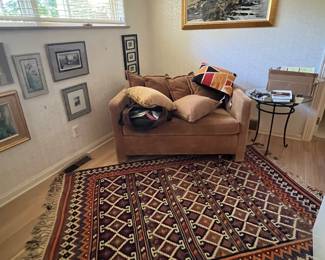 RUGS, PILLOWS AND LOVESEATS