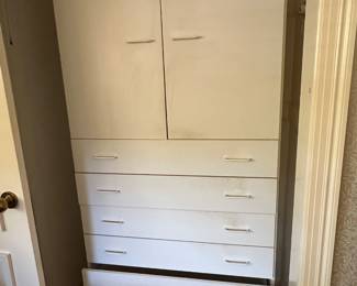 WARDROBE/CHEST OF DRAWERS