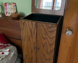 Jewelry chest
