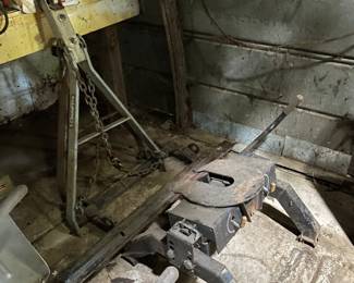 Fifth wheel hitch