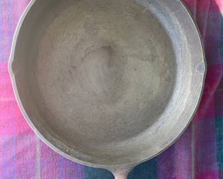 Large Lodge 3 notch cast iron skillet