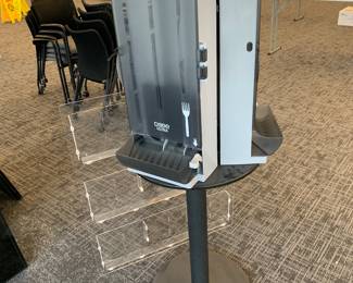 Utensil dispenser