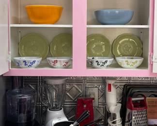 ORANGE PYREX MIXING BOWL, SMALL KITCHEN APPLIANCES