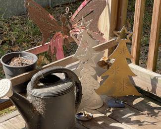 METAL YARD DECOR