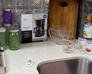 CANNING JARS & MEASURING CUPS