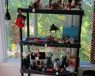More Christmas and seasonal in the sunroom