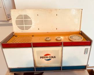 VINTAGE OLD 1960s EXCELLENT EAMES ERA ANTIQUE TRANSISTOR PEPSI COOLER RADIO