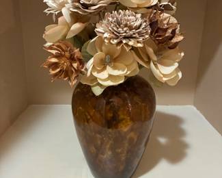 Vase with dried flowers