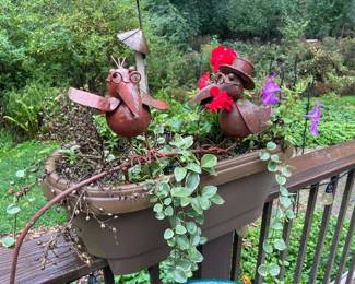 Metal Outdoor Bird Decor
