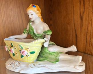 Decoratives and collectibles 