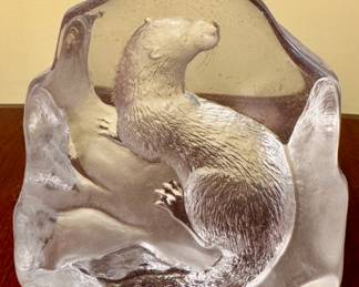 Mats Jonasson of Sweden Otter Paperweight