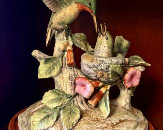 Porcelains throughout