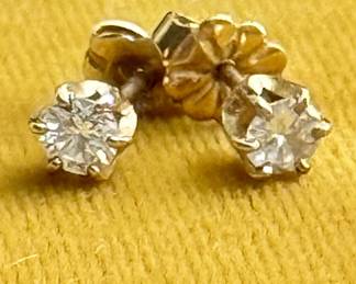 Lovely young ladies diamond studs