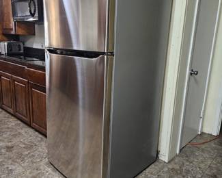 LG Fridge with Icemaker
1 year old
65" x 29 1/2 x 31