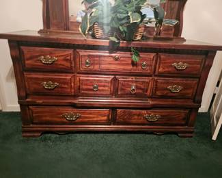 Dresser with mirror
18" x 61" x 33"