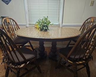 Kitchen table with chairs
58" x 44" with 4 chairs 